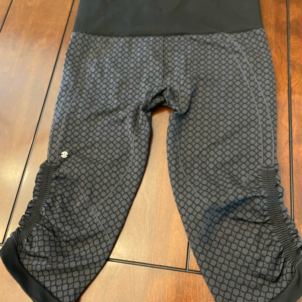Lululemon Seamless Charcoal Cropped Ruched Leggings